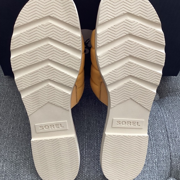 SOREL Ella III Quilted Puff Slide Sandal (Women), size 9.5 M - Picture 3 of 9